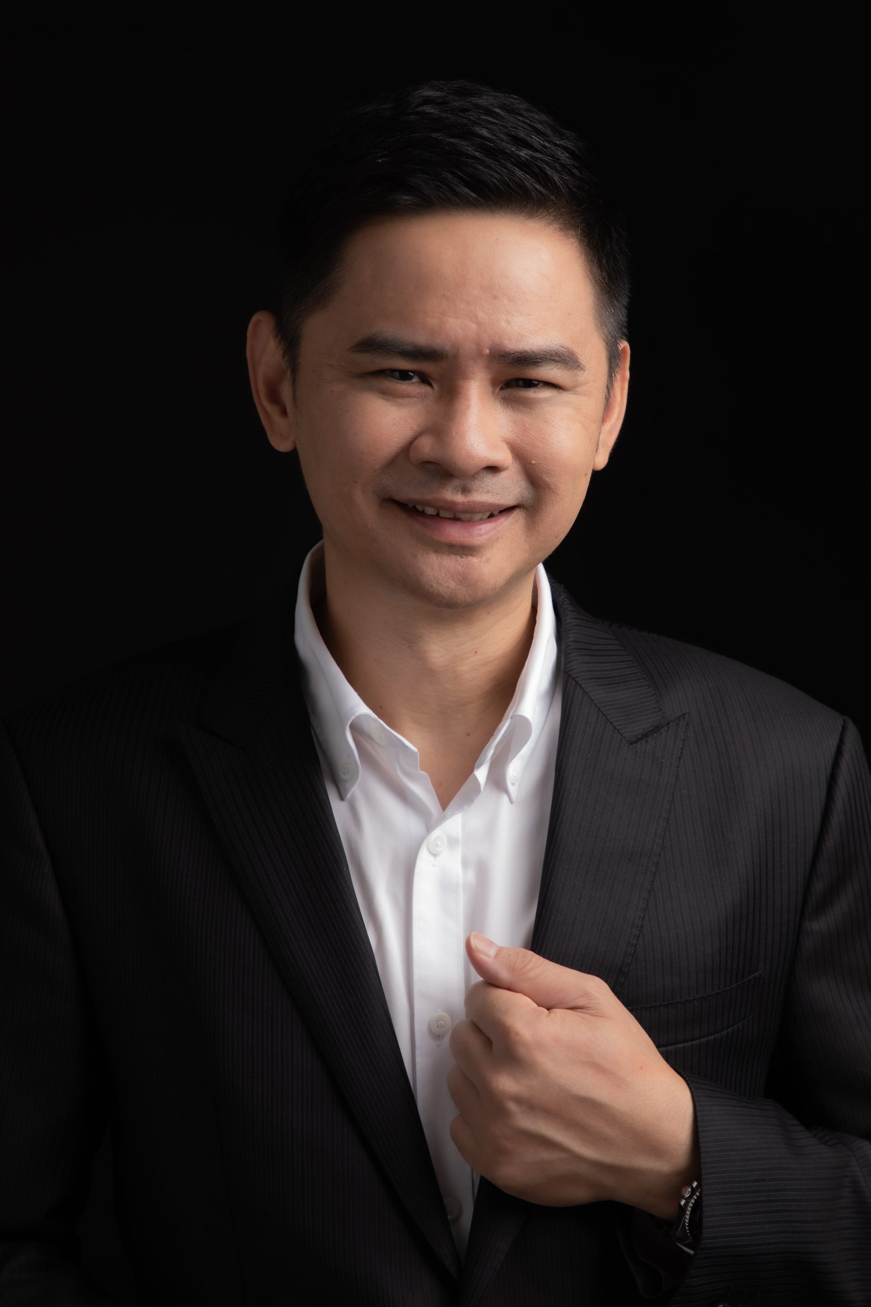 邱老师照片1-min